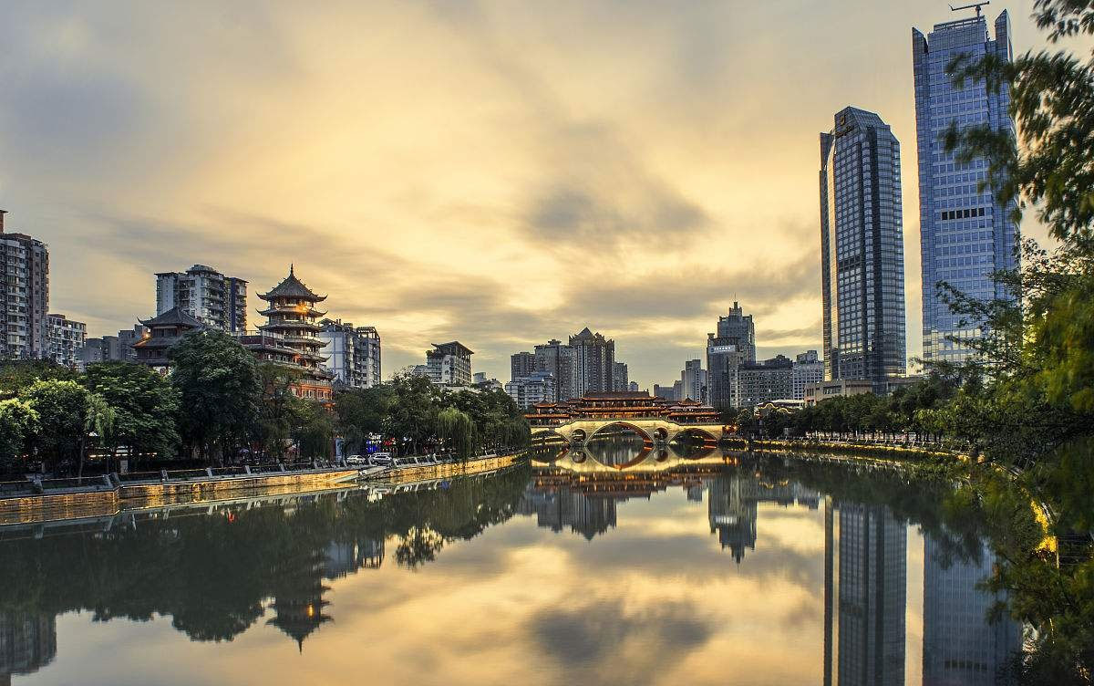 强乱强乱中文字幕